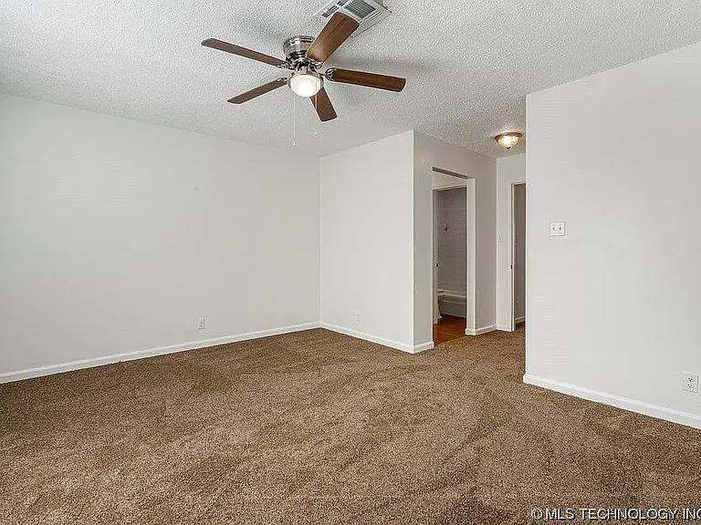2709 Haskell Blvd — Photo 3