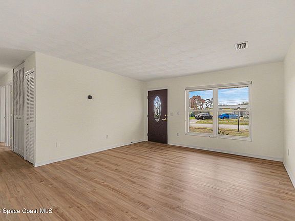 2nd image of 1714 Hudson Cir N