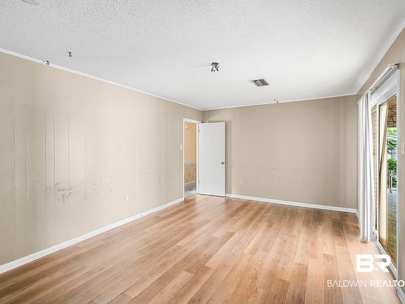 3rd image of 2710 Longleaf Dr