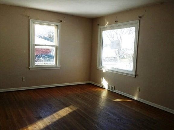 2nd image of 3220 Liberty Dr