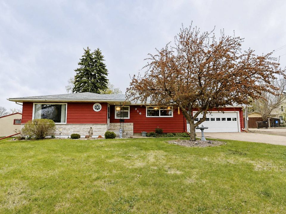 1st image of 716 6th Ave NE