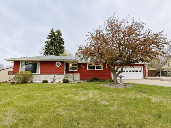 716 6th Ave NE, Devils Lake, ND 58301