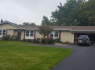 7515 Devonshire Dr, Cedarburg, WI 53012