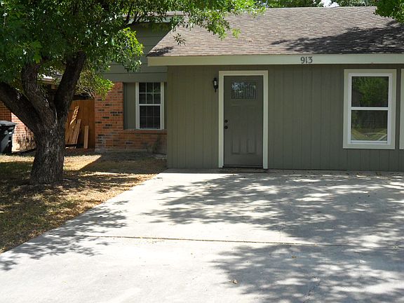 3rd image of 913 Sundance St