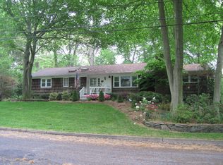 16 Pleasant Dr, East Setauket, NY 11733