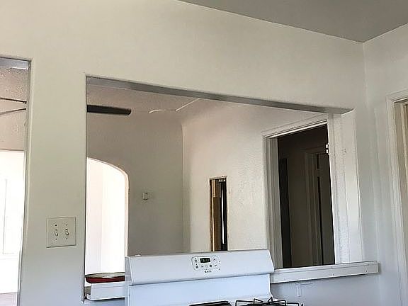 4th image of 3435 E Lamona Ave