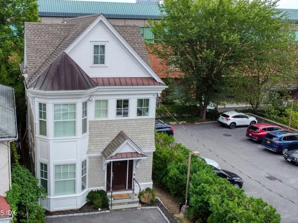 3 Benedict Ct, Greenwich, CT 06830