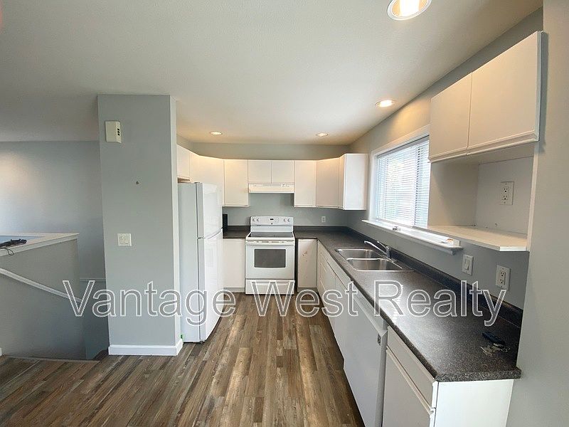 1st image of 1073B Lawson Ave