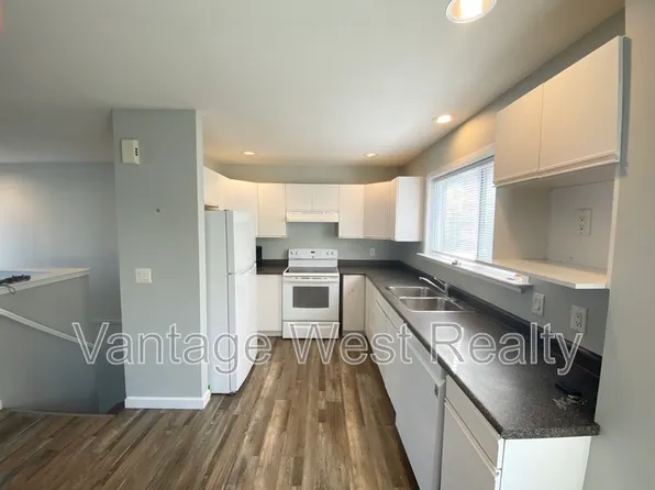 1073B Lawson Ave, Kelowna, BC V1Y 6S8