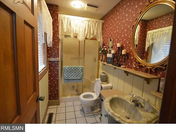 5th image of 18732 Breezy Point Dr NE