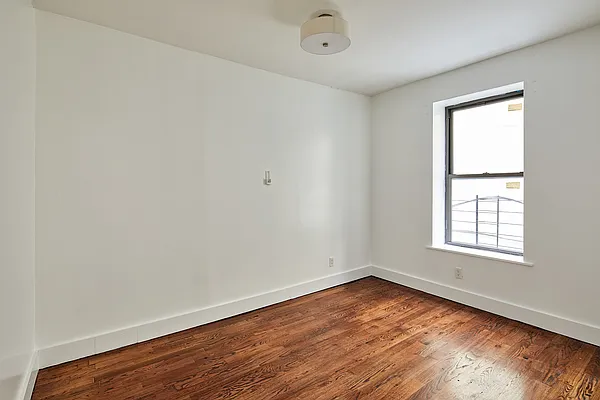 Rented by Venn NY Inc | media 9