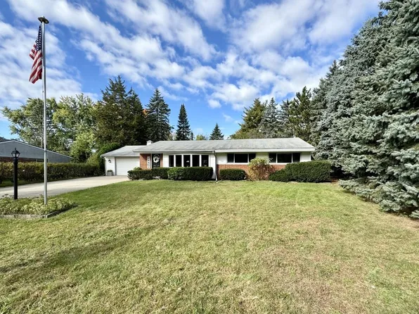 24461 Willow Ln, Novi, MI 48375