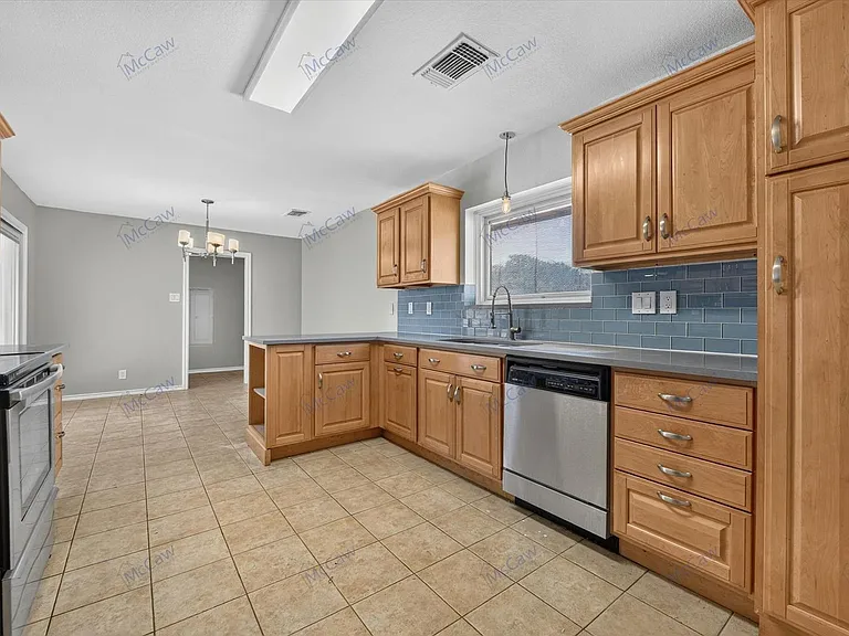 4900 Ledgestone Dr — Photo 5