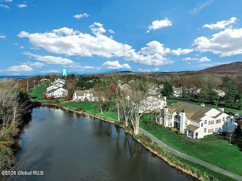 2nd image of 711 Ridge Circle