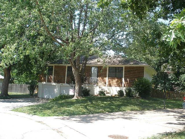 603 NE Noeleen Pl — Photo 3