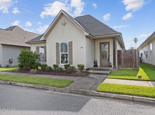208 Parker Ln, Youngsville, LA 70592