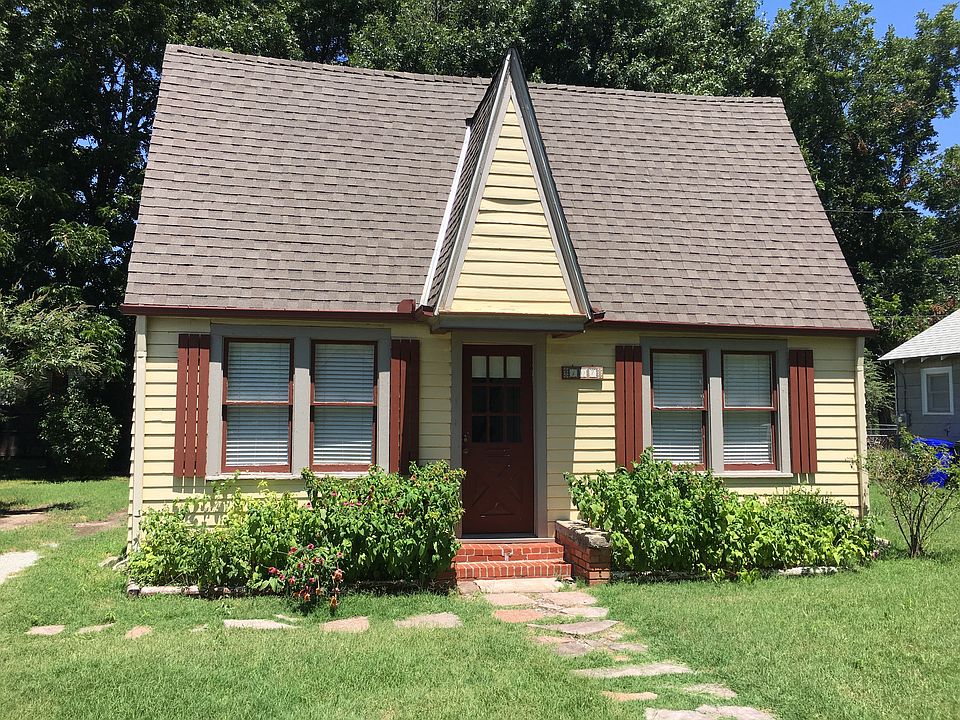 2nd image of 107 Maple Ln