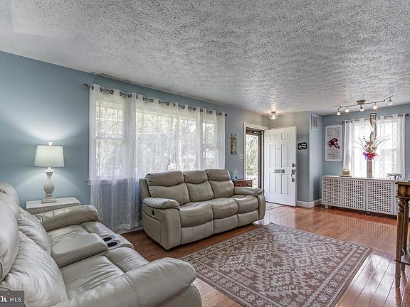 4th image of 1007 Scott Ave #25
