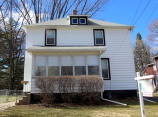 815 Wheeler St, Woodstock, IL 60098