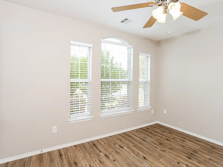 236 Starlight Dr — Photo 11