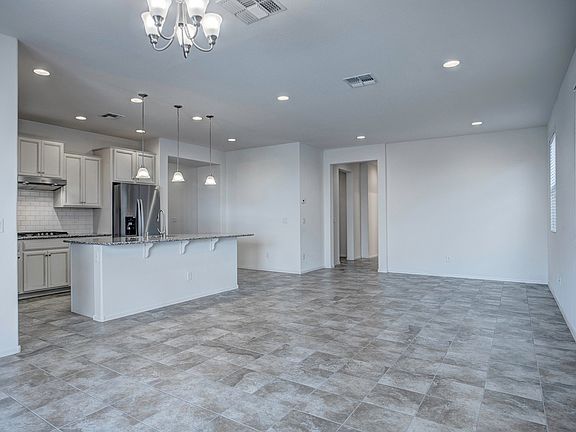 4th image of 40782 W Patricia Ln