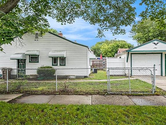 3rd image of 180 W Rutgers Ave