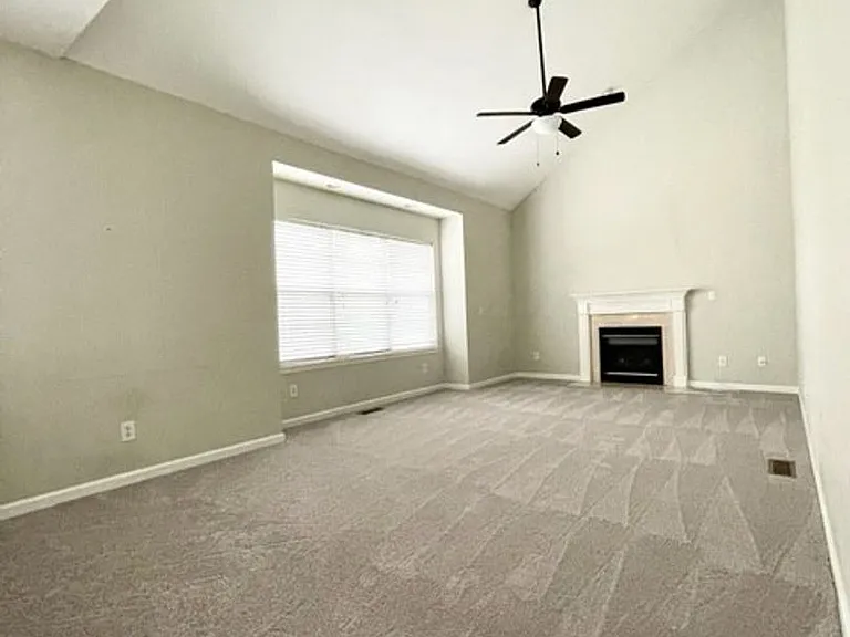 1424 Clairmonte Cir — Photo 7
