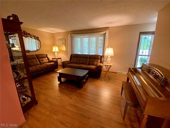 3rd image of 10289 Newbury Ave NW