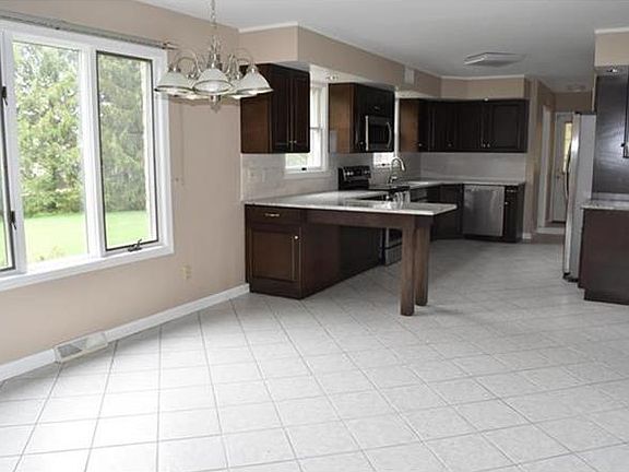 3rd image of 5525 Lois Ln
