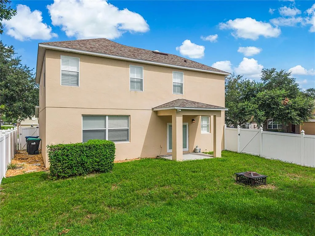 4 bed, 2.5 bath, 2439 sqft, $3,700 — Photo 3