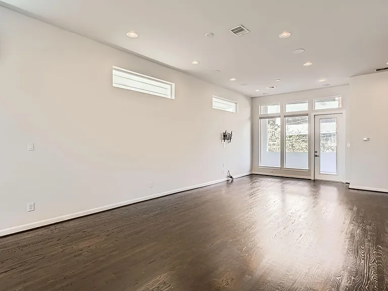 126 Pierce St — Photo 8