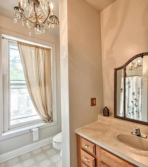 340 N Market St — Photo 27