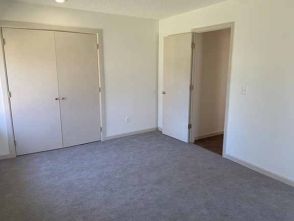 3rd image of 502 SE Lee Haven Dr