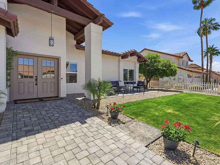 5623 E Claire Dr — Photo 7