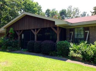 421 Forge Rd, Deatsville, AL 36022