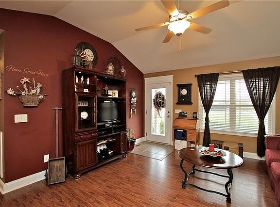 5th image of 701 Wildwood Dr