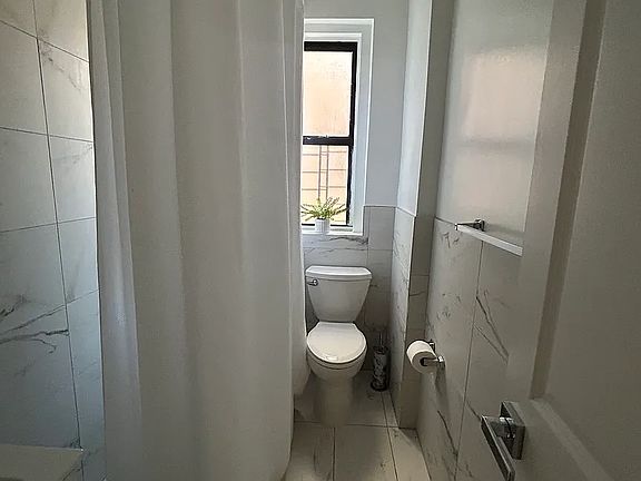 4th image of 3000 Valentine Ave APT 3E