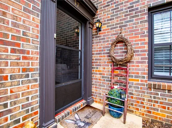 541 N White St APT 17, Carrollton, GA 30117