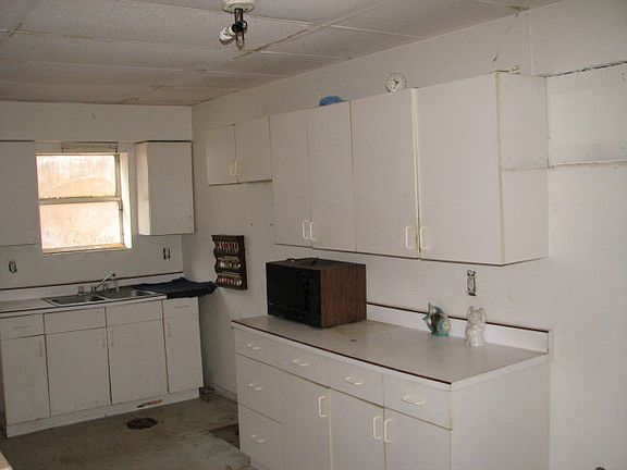 3rd image of 1754 Lucasville Minford Rd