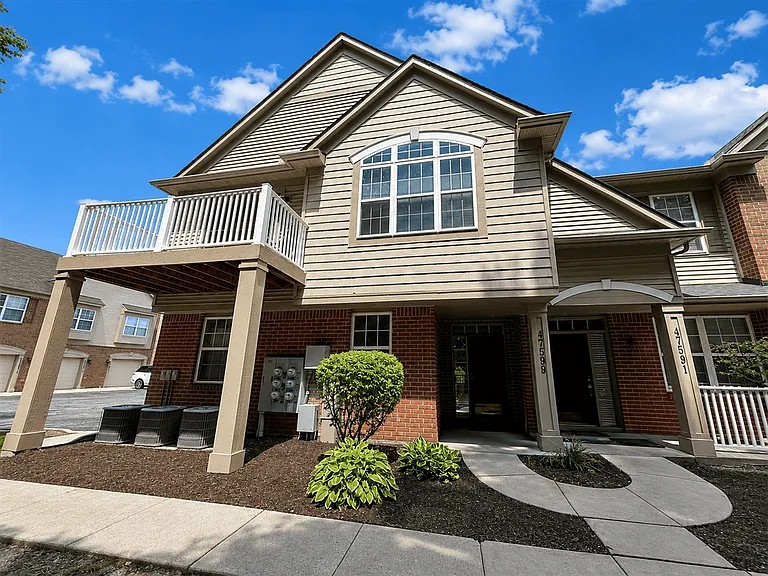 47599 Pembroke Dr — Photo 1