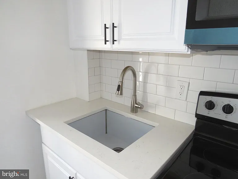 356 E Walnut Ln #3 — Photo 3