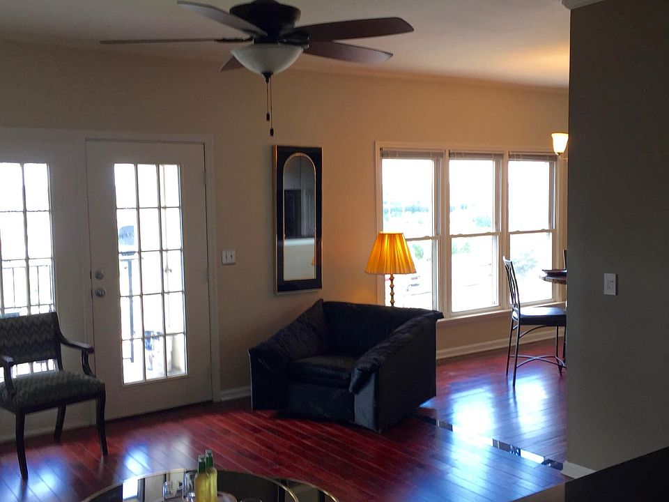 1st image of 464 2nd Ave S #464