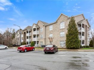 7108 W Friendly Ave UNIT 301, Greensboro, NC 27410