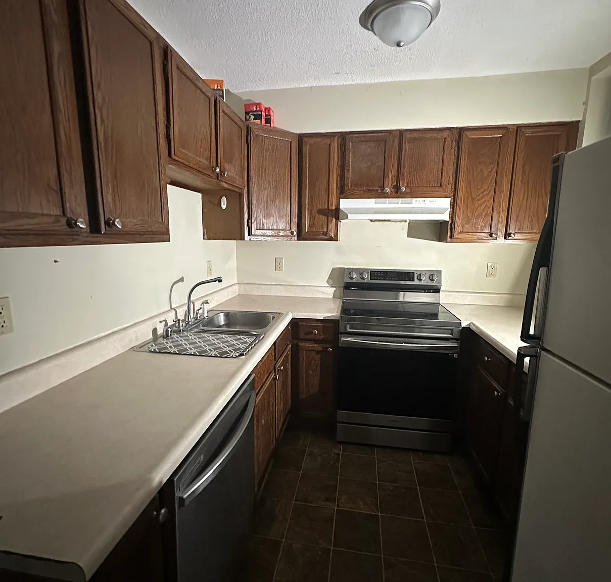 3 bed, 1.5 bath, 1056 sqft, $2,700 — Photo 4