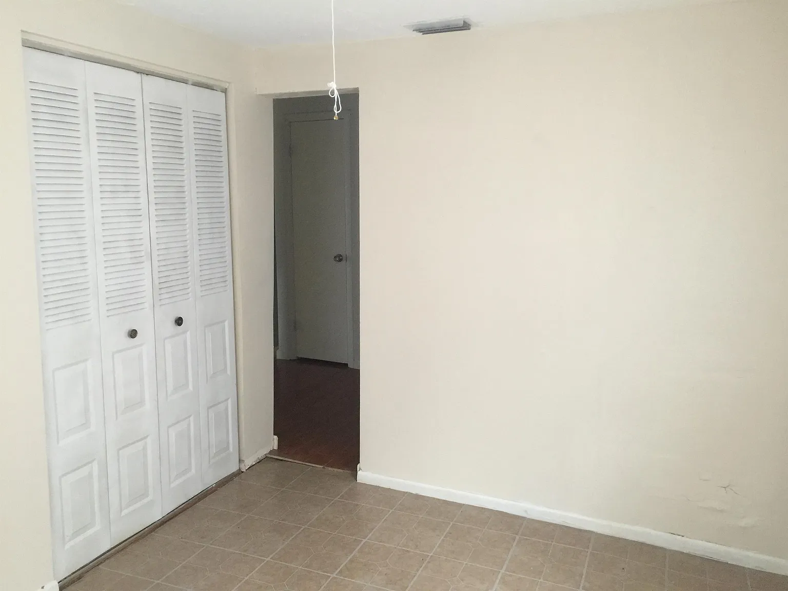 4 bed, 969 sqft, $900 — Photo 4