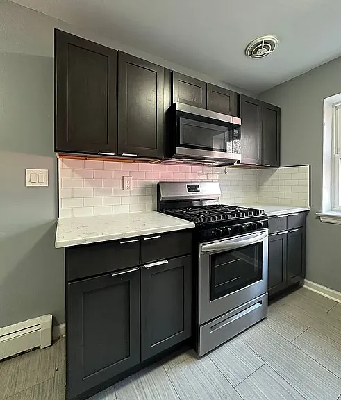 138 E 7th St #7 — Photo 7