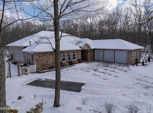 1415 Dewberry Dr, Hawley, PA 18428