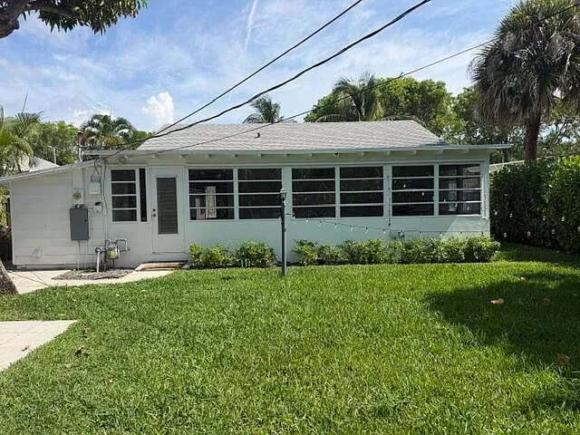 211 Princeton Dr — Photo 3