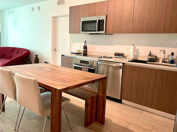 3rd image of 1600 SW 1st Ave APT 903