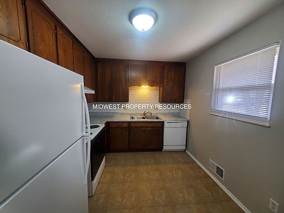 5th image of 1401 SE Hillside Dr APT A